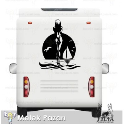 Kadın Yelkenli Gün Batımı Deniz Manzarası Karavan Sticker