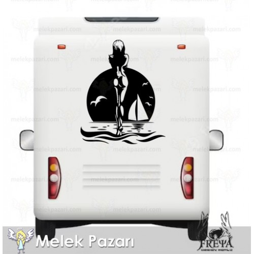 Kadın Yelkenli Gün Batımı Deniz Manzarası Karavan Sticker