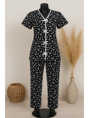 Kadın Siyah Beyaz Kalp Desenli Fiyonklu Kısa Kollu Pijama Takımı Kadın Siyah Beyaz Kalp Desenli Fiyonklu Kısa Kollu Pijama Takımı