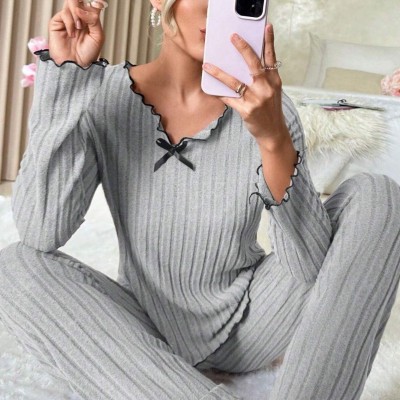 Kadın Gri Çizgili Uzun Kollu Fiyonk Detaylı Pijama Takımı Rahat Mevsimlik