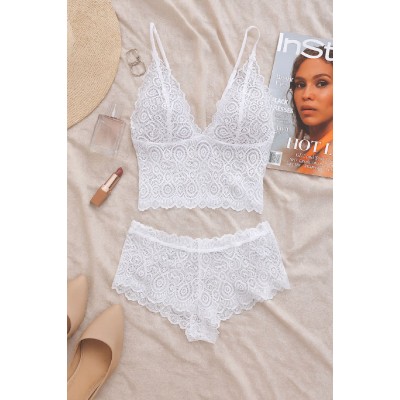 Kadın Beyaz Dantel Bralet Şort Takımı – Romantik ve Zarif İç Giyim Kadın Beyaz Dantel Bralet Şort Takımı – Romantik ve Zarif İç Giyim