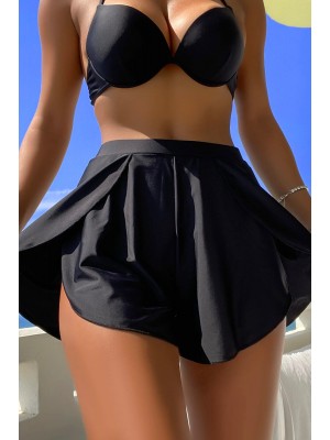 Kadın Siyah Yırtmaçlı Etek Görünümlü Şık Deniz Şortu