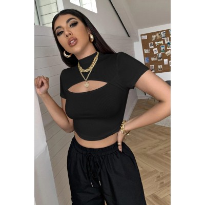 Kadın Siyah Göğüs Dekolteli Yarım Kollu Cut Out Crop Top Bluz Kadın Siyah Göğüs Dekolteli Yarım Kollu Cut Out Crop Top Bluz
