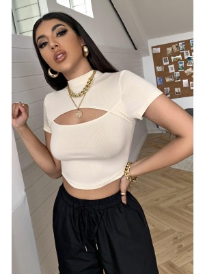 Kadın Ekru Göğüs Dekolteli Yarım Kollu Cut Out Crop Top Bluz Kadın Ekru Göğüs Dekolteli Yarım Kollu Cut Out Crop Top Bluz