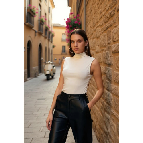 Kadın Beyaz Kolsuz Balıkçı Yaka Basic Bluz