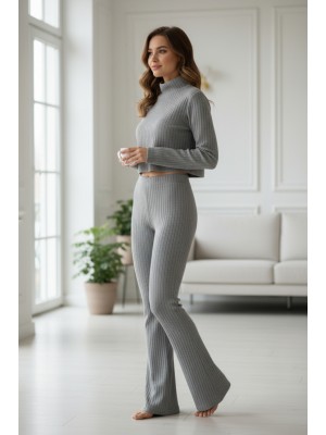 Kadın Fitilli Eşofman Takımı – Gri Boğazlı Crop Üst & İspanyol Paça Pantolon, Esnek Rahat Kalıp Kadın Fitilli Eşofman Takımı – Gri Boğazlı Crop Üst & İspanyol Paça Pantolon, Esnek Rahat Kalıp